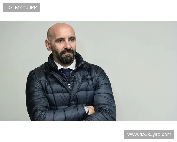 拉普拉塔德比大巴遭砸总监受伤